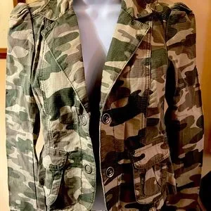 Tommy jeans camo hot sale jacket